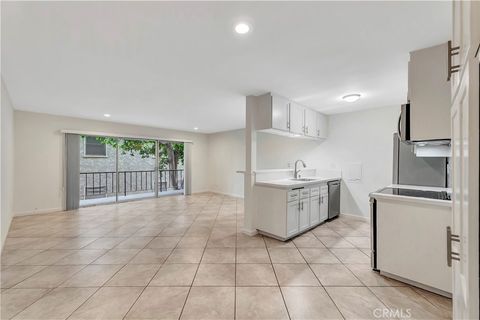 Photo of 280 Molino Ave #108, Long Beach, CA 90803 (MLS # PW26031342)