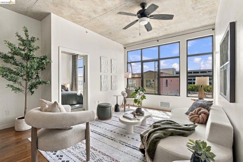 Photo of 288 3rd st ST #408, Oakland, CA 94607 (MLS # 41148421)