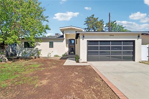 Photo of 5914 Colbath Avenue, Valley Glen, CA 91401 (MLS # SR26159135)
