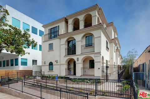 Photo of 1211 9th St. St #201, Santa Monica, CA 90401 (MLS # 26668027)
