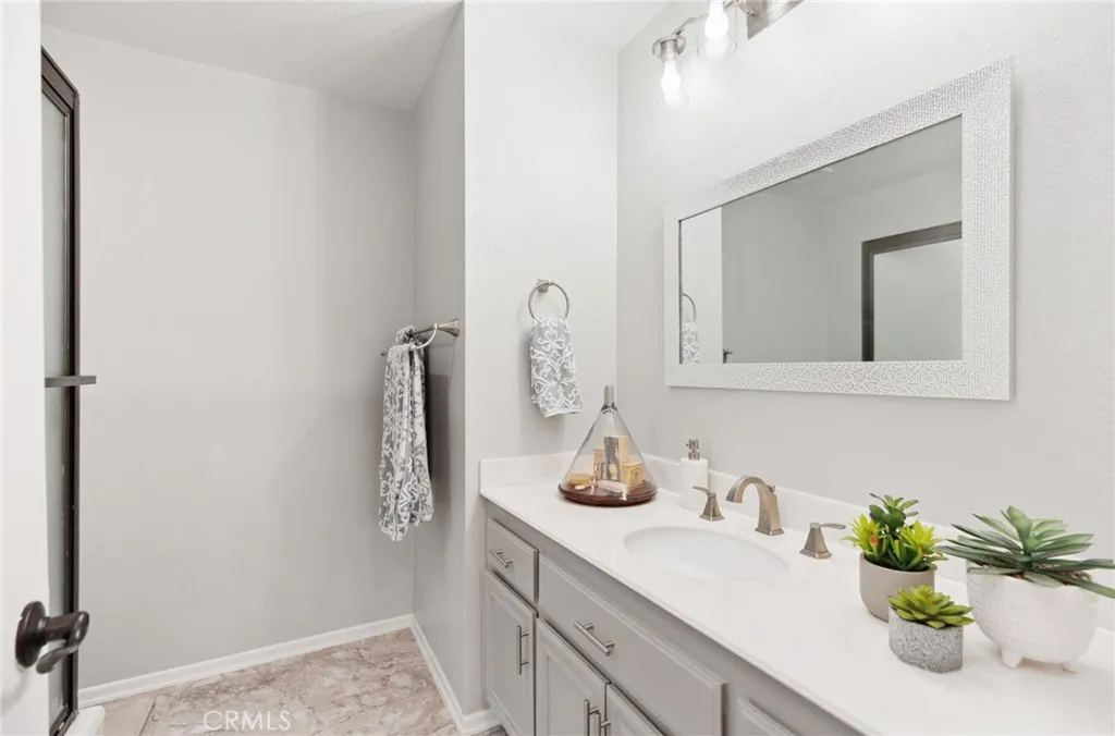 Irvine, California 92603, United States, 2 Bedrooms Bedrooms, ,3 BathroomsBathrooms,Residential,Active,92242