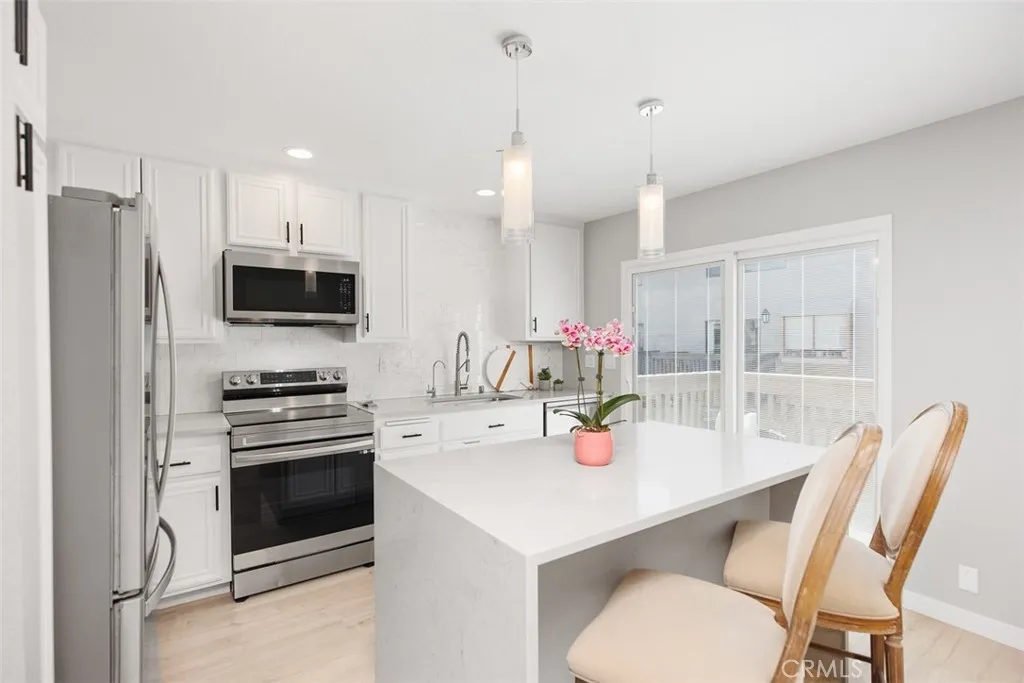 Irvine, California 92603, United States, 2 Bedrooms Bedrooms, ,3 BathroomsBathrooms,Residential,Active,92242