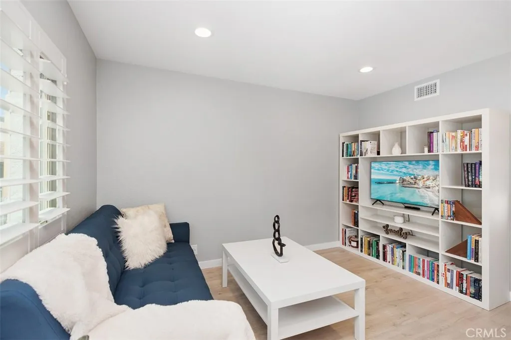 Irvine, California 92603, United States, 2 Bedrooms Bedrooms, ,3 BathroomsBathrooms,Residential,Active,92242