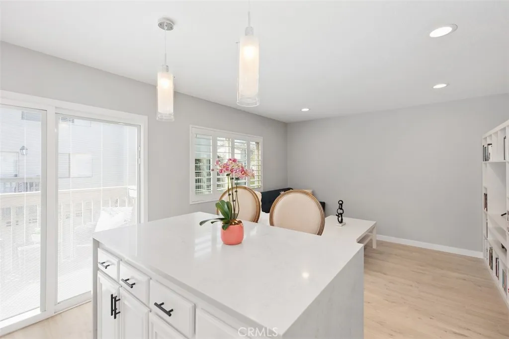 Irvine, California 92603, United States, 2 Bedrooms Bedrooms, ,3 BathroomsBathrooms,Residential,Active,92242