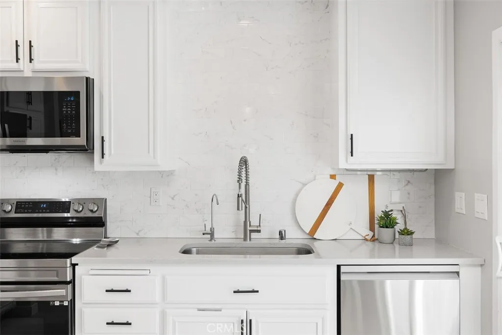 Irvine, California 92603, United States, 2 Bedrooms Bedrooms, ,3 BathroomsBathrooms,Residential,Active,92242