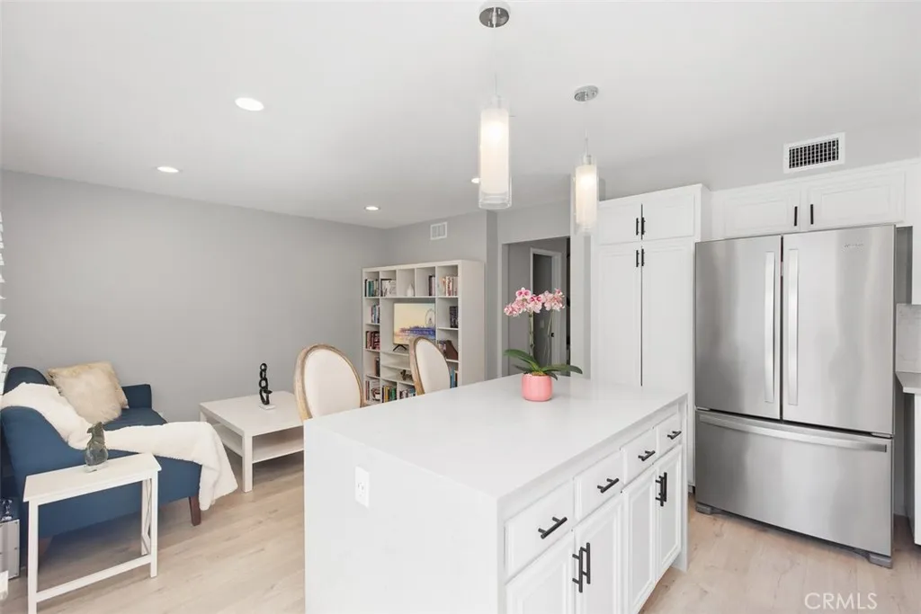 Irvine, California 92603, United States, 2 Bedrooms Bedrooms, ,3 BathroomsBathrooms,Residential,Active,92242