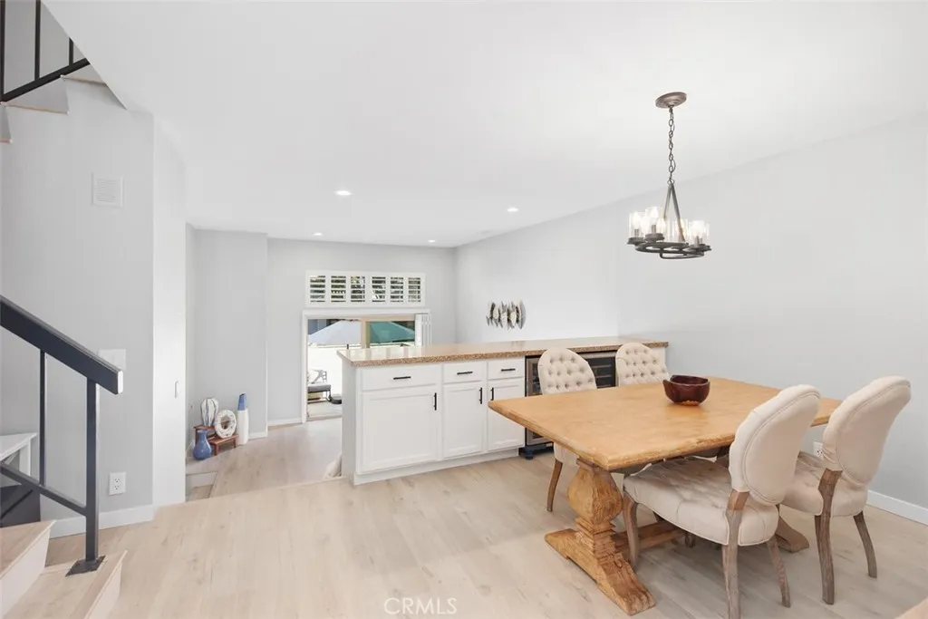 Irvine, California 92603, United States, 2 Bedrooms Bedrooms, ,3 BathroomsBathrooms,Residential,Active,92242