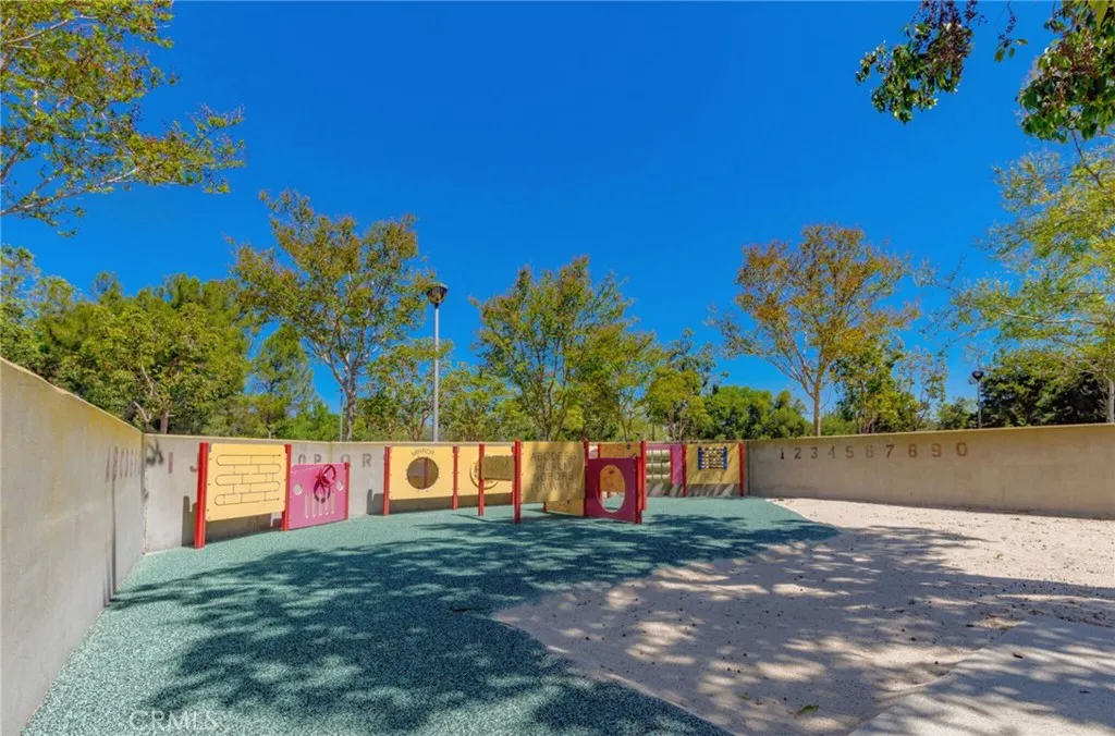 Irvine, California 92603, United States, 2 Bedrooms Bedrooms, ,3 BathroomsBathrooms,Residential,Active,92242