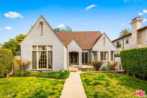 Photo of 650 S Gretna Green Way, Los Angeles, CA 90049 (MLS # 25626609)