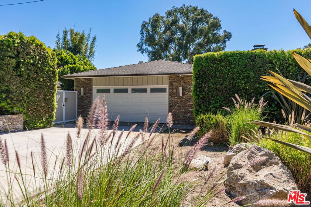 Photo of 28850 Boniface Drive, Malibu, CA 90265 (MLS # 26668741)