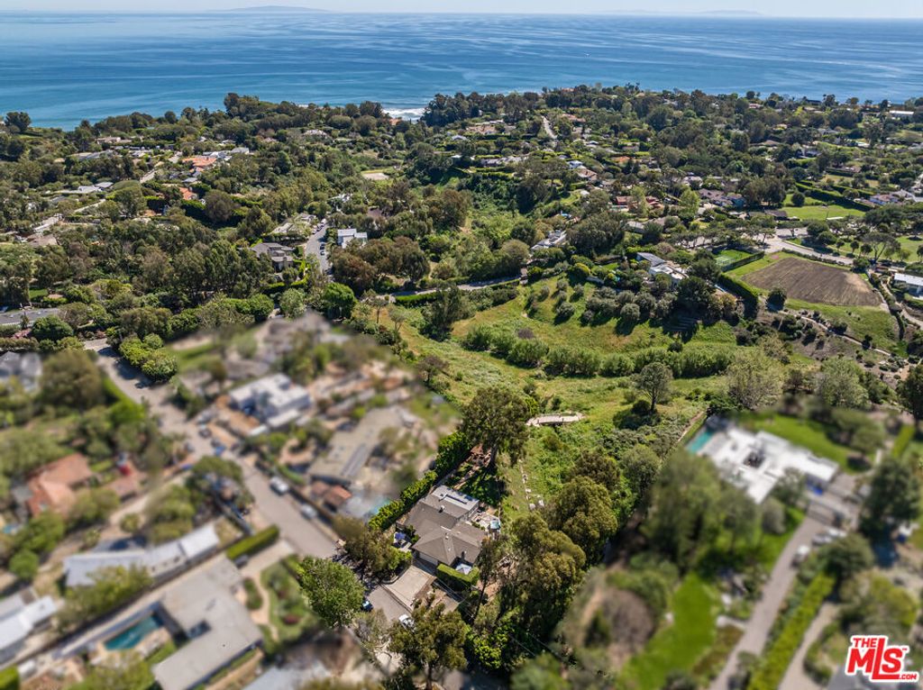 Photo of 28850 Boniface Drive, Malibu, CA 90265 (MLS # 26668741)