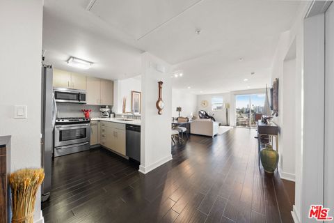 Photo of 436 S Virgil Avenue #607, Los Angeles, CA 90020 (MLS # 26653023)