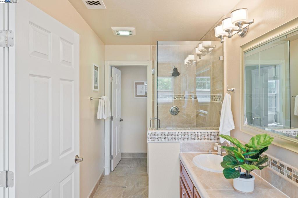 PLEASANTON MDWS - Residential