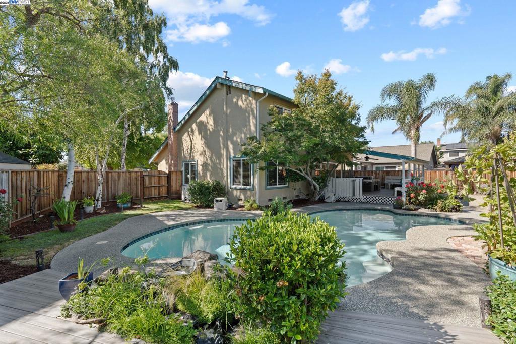 PLEASANTON MDWS - Residential