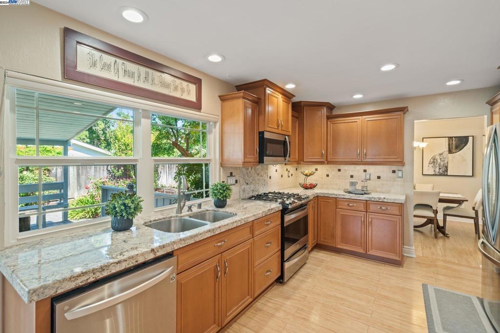 PLEASANTON MDWS - Residential