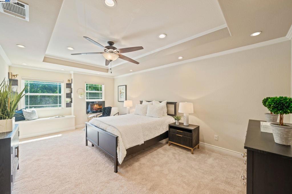 PLEASANTON MDWS - Residential