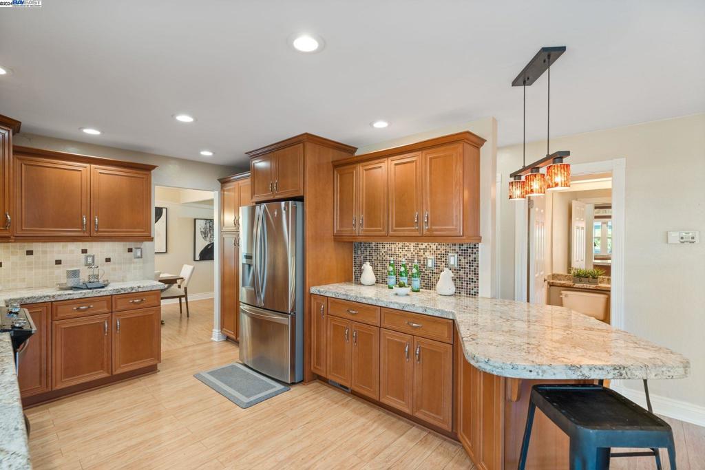 PLEASANTON MDWS - Residential