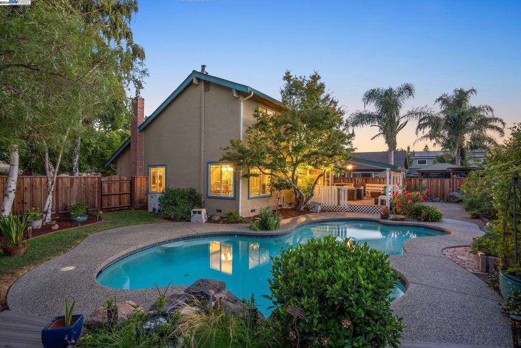 PLEASANTON MDWS - Residential