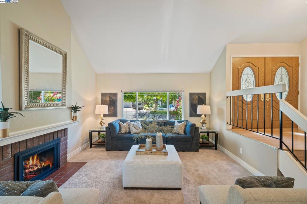 PLEASANTON MDWS - Residential