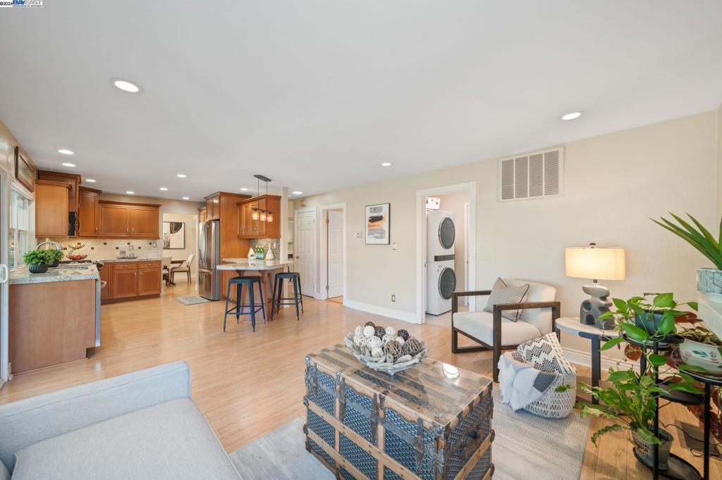 PLEASANTON MDWS - Residential