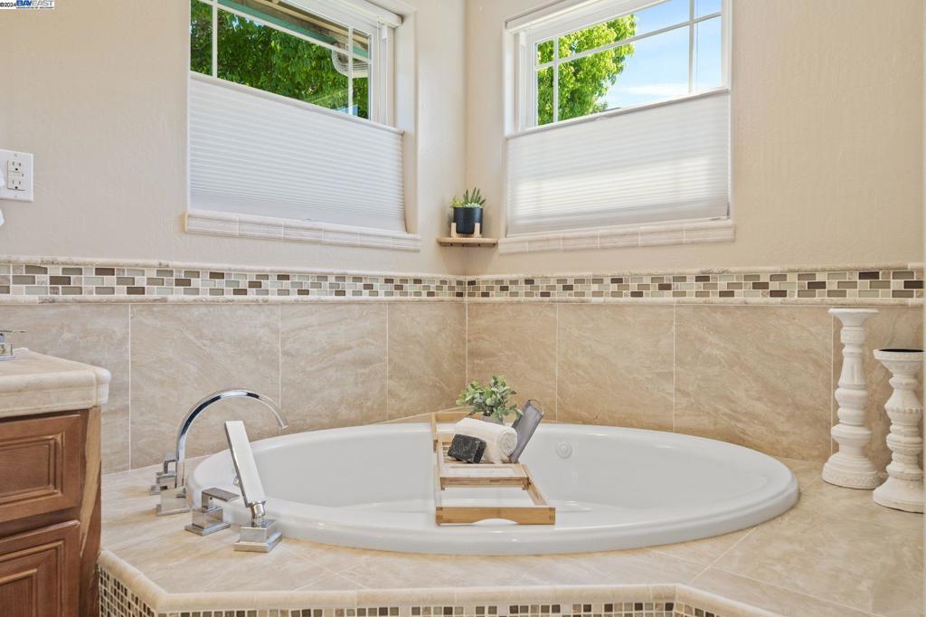 PLEASANTON MDWS - Residential