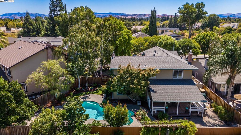 PLEASANTON MDWS - Residential