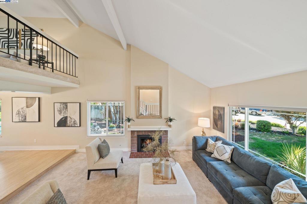 PLEASANTON MDWS - Residential