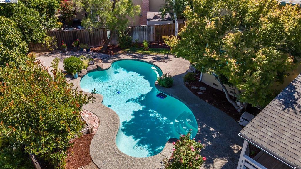 PLEASANTON MDWS - Residential