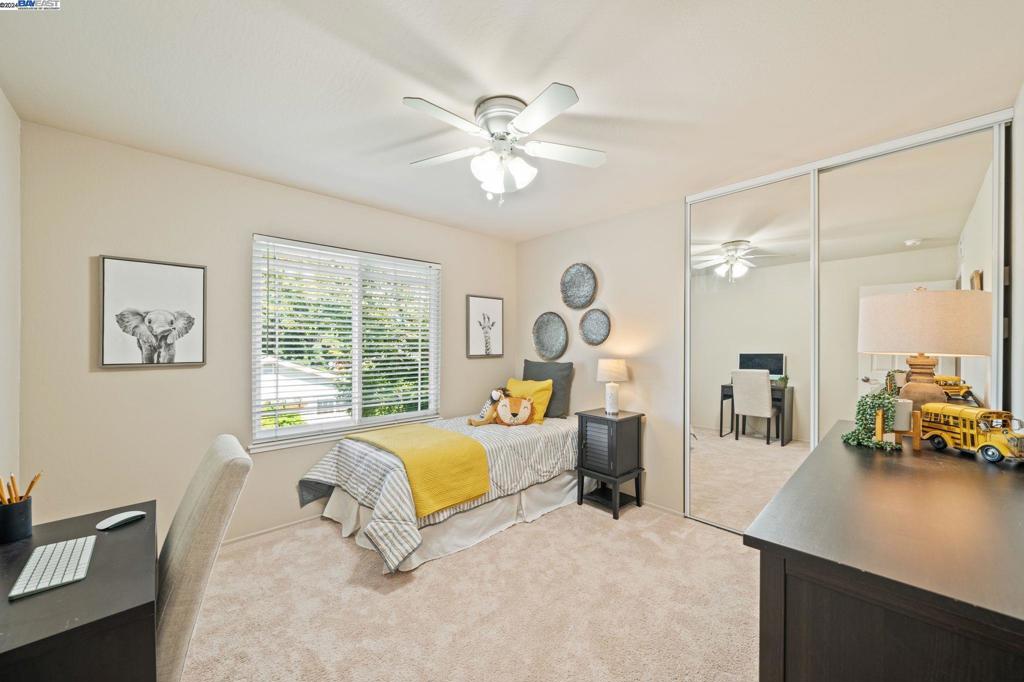 PLEASANTON MDWS - Residential