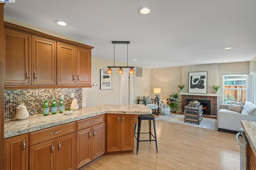 PLEASANTON MDWS - Residential