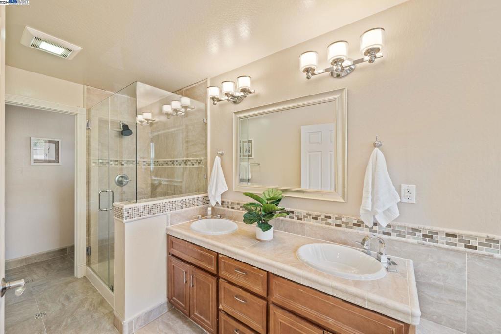 PLEASANTON MDWS - Residential