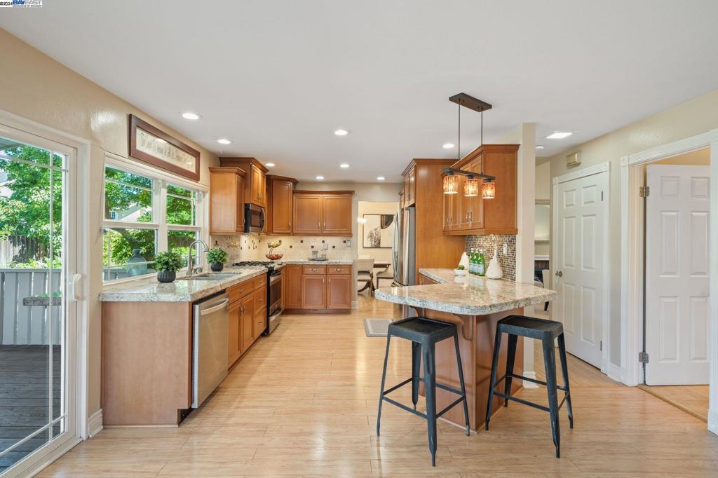 PLEASANTON MDWS - Residential