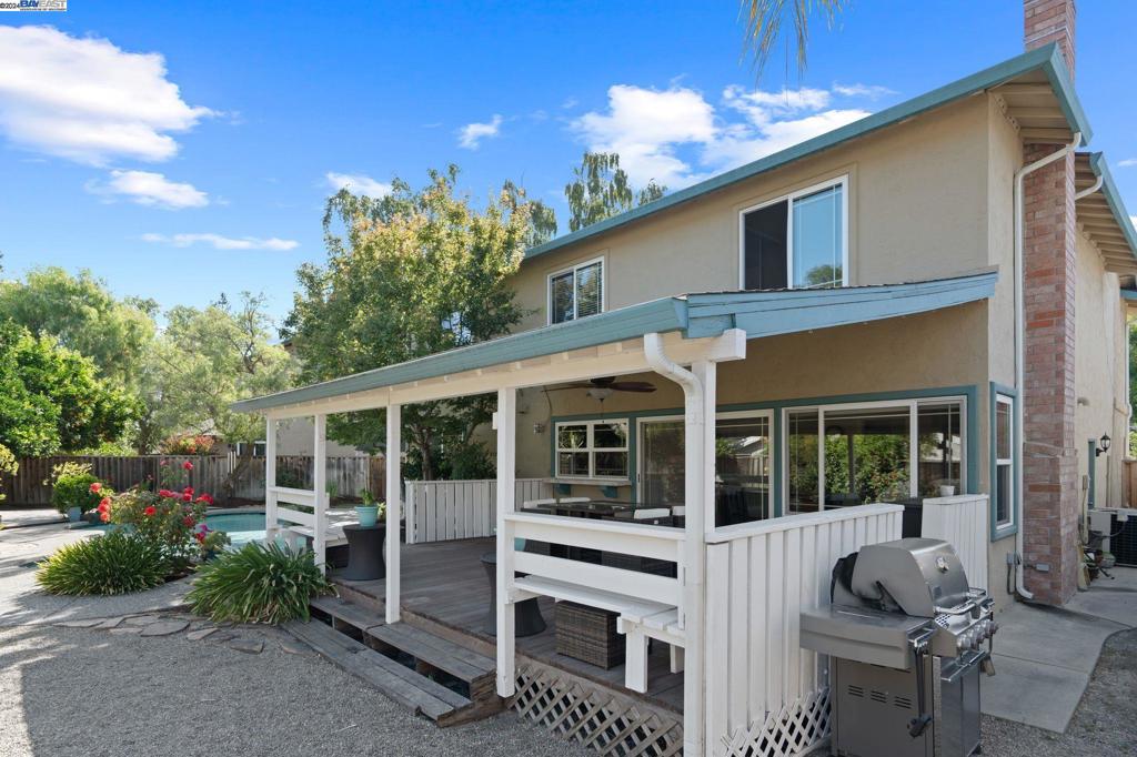 PLEASANTON MDWS - Residential