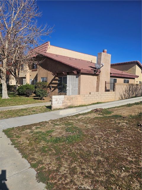 Photo of 38000 17th St E #16, Palmdale, CA 93550 (MLS # SR26006570)