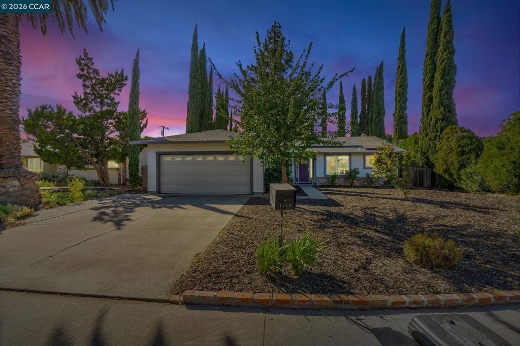 Photo of 1219 Saint Elizabeth Ct Ct, Concord, CA 94518 (MLS # 41130016)