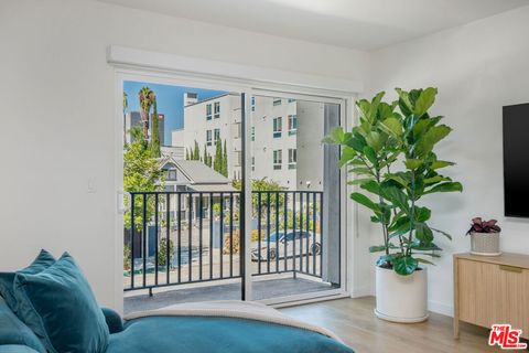 Photo of 1422 Tamarind Avenue, Los Angeles, CA 90028 (MLS # 26659141)