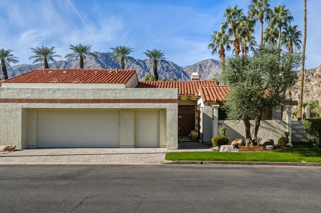 Photo of 49405 Avenida Club La Quinta, La Quinta, CA 92253 (MLS # 219139267DA)
