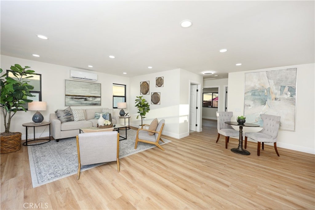 209 N Dahlia Drive
