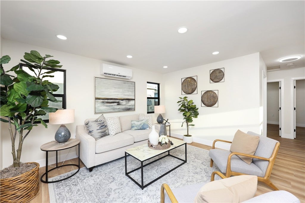 209 N Dahlia Drive