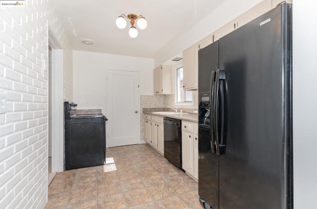 SAN LEANDRO TERR - Residential