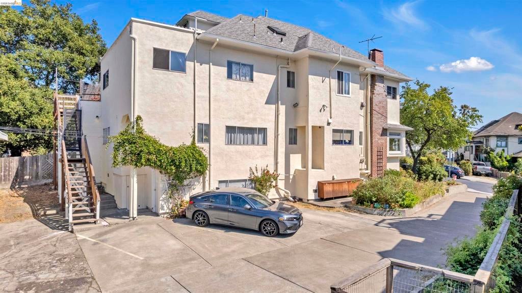 1031 Bella Vista Ave