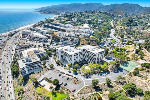 Photo of 17352 W Sunset Boulevard #204, Pacific Palisades, CA 90272 (MLS # NDP2604985)