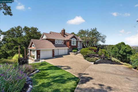 Photo of 10 Diablo Oaks Way, Lafayette, CA 94549 (MLS # 41142585)
