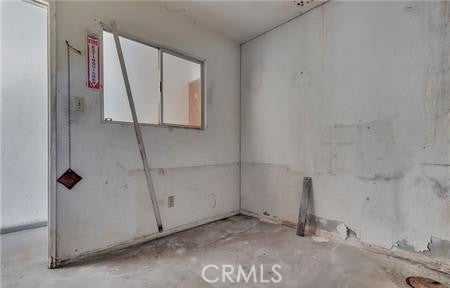 411 E Rosecrans