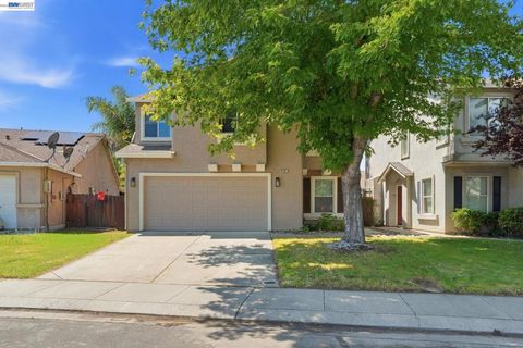 Photo of 419 Pioneer Ave AVE, Manteca, CA 95336 (MLS # 41133836)
