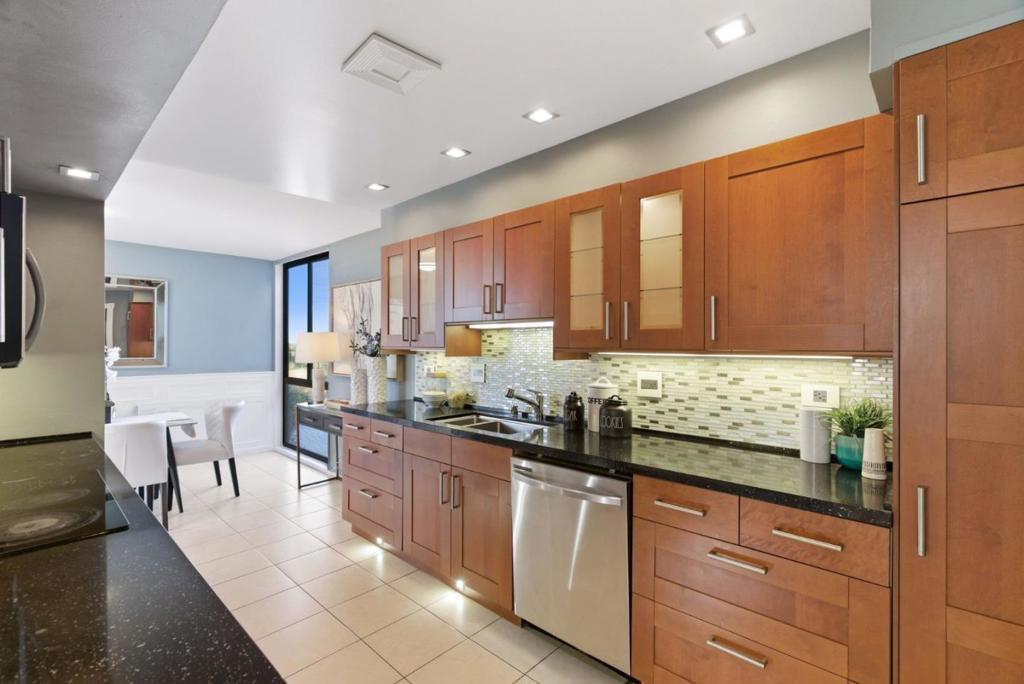 651 Port Drive 208