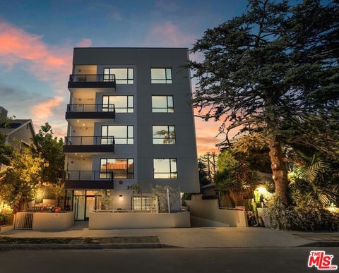 Photo of 2465 Purdue Avenue, Los Angeles, CA 90064 (MLS # 26102275)