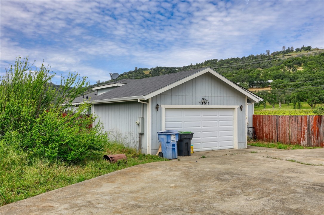 13911 Hickory