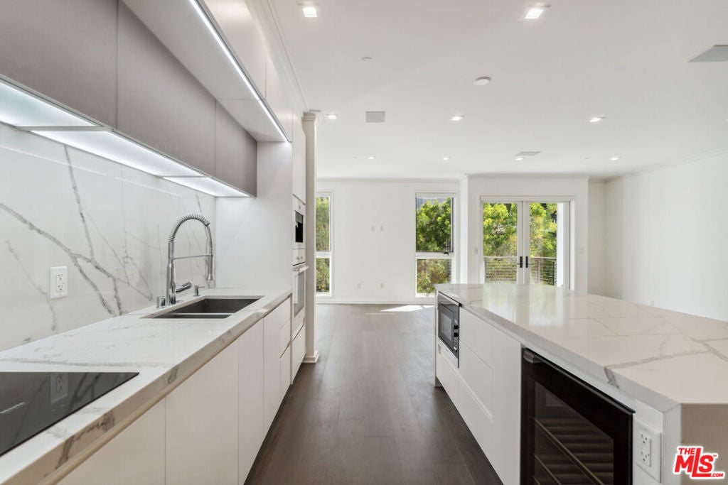 132 N Swall Drive 202, Los Angeles CA 90048