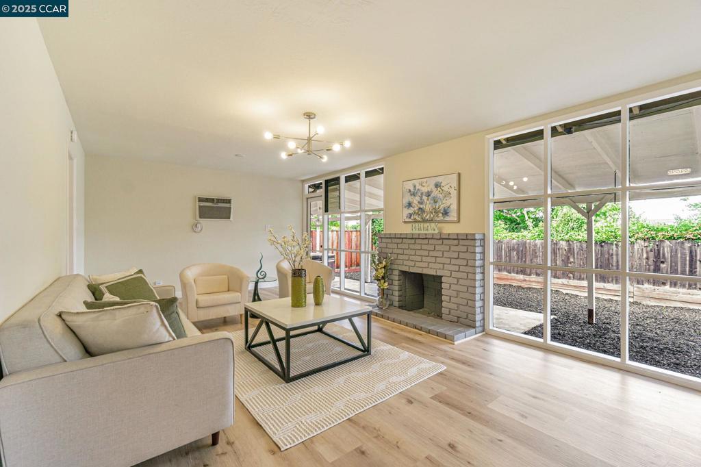 3119 Meadowbrook Dr